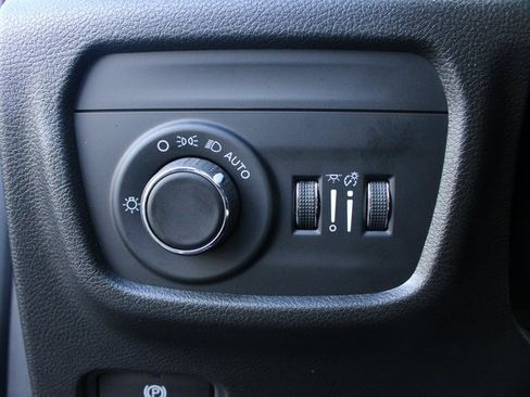 Used 2024 Jeep Grand Cherokee Laredo image 15