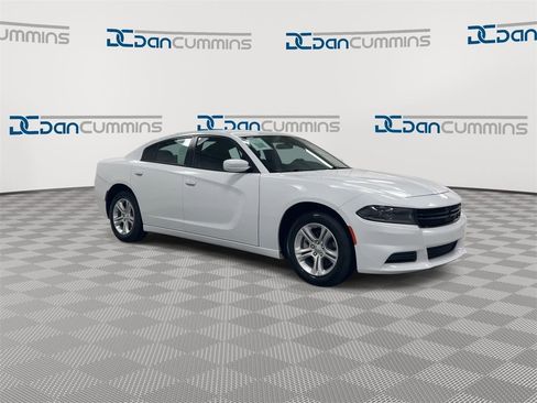 Used 2022 Dodge Charger SXT image 2