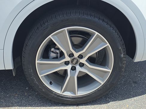 Certified 2025 Audi Q5 2.0T Premium w/ Convenience Plus Package AWD/4WD image 34
