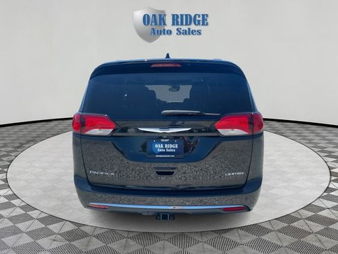 Used 2018 Chrysler Pacifica Limited FWD image 6