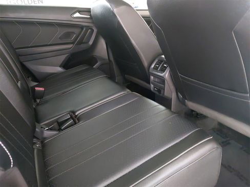 Used 2022 Volkswagen Tiguan SE image 11