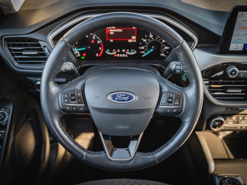 Certified 2021 Ford Escape SE w/ SE Sport Appearance Package image 23