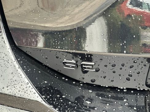 New 2026 Volkswagen Tiguan SE R-Line FWD image 7