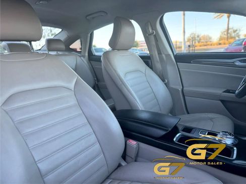 Used 2017 Ford Fusion SE w/ Fusion SE Technology Package FWD image 25