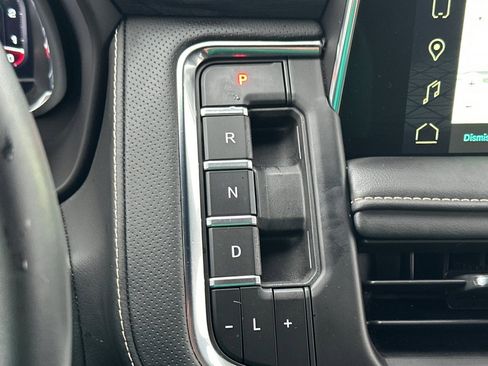 Used 2024 GMC Yukon XL SLT image 32