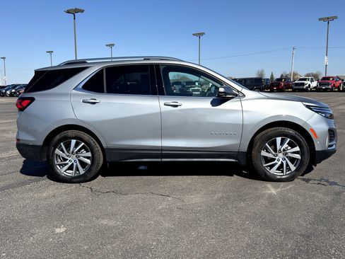 Used 2024 Chevrolet Equinox Premier image 2