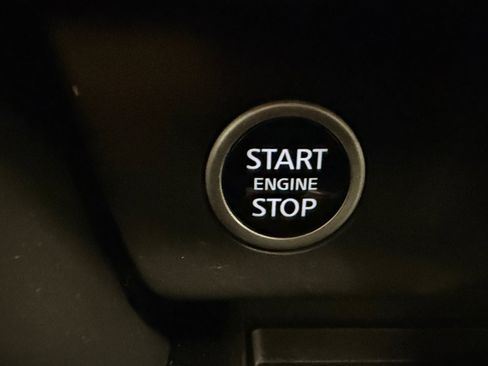 Used 2023 Nissan Rogue SV image 34