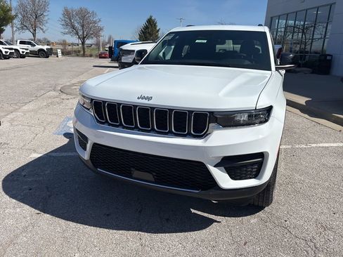 New 2026 Jeep Grand Cherokee Laredo AWD/4WD image 11