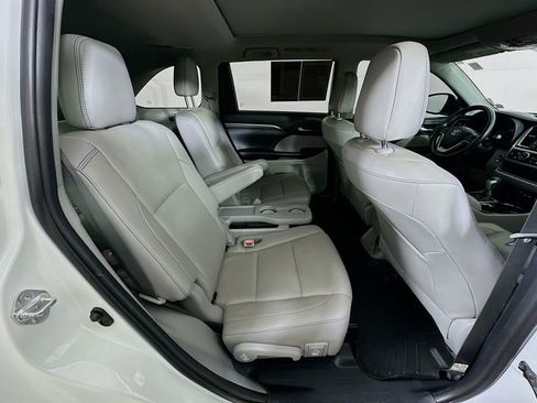 Used 2019 Toyota Highlander Limited Platinum image 11