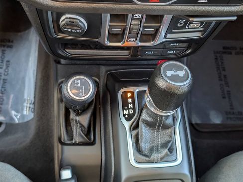 Used 2024 Jeep Wrangler Unlimited Sport AWD/4WD image 31