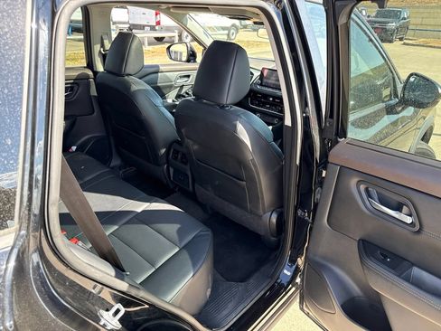 Used 2022 Nissan Rogue SV w/ SV Premium Package AWD/4WD image 13