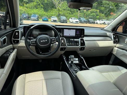 Used 2022 Kia Sorento SX image 11