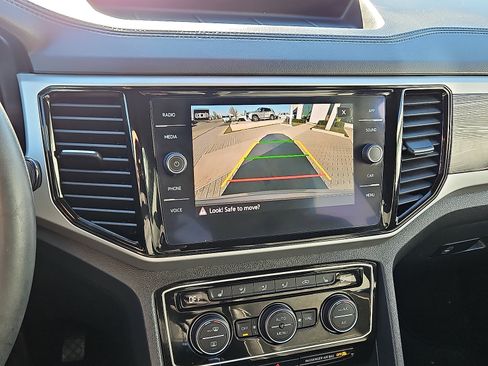 Certified 2022 Volkswagen Atlas Cross Sport SE image 15