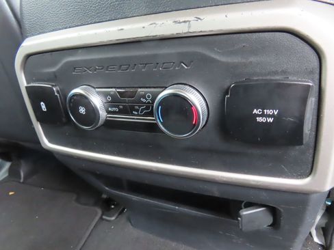 Used 2024 Ford Expedition XLT AWD/4WD image 37