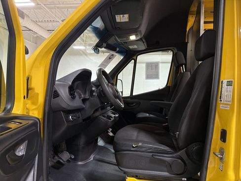 Used 2020 Mercedes-Benz Sprinter 2500 image 19