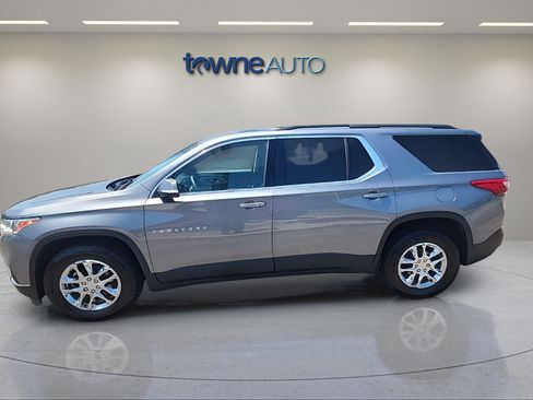 Used 2019 Chevrolet Traverse LT FWD image 2