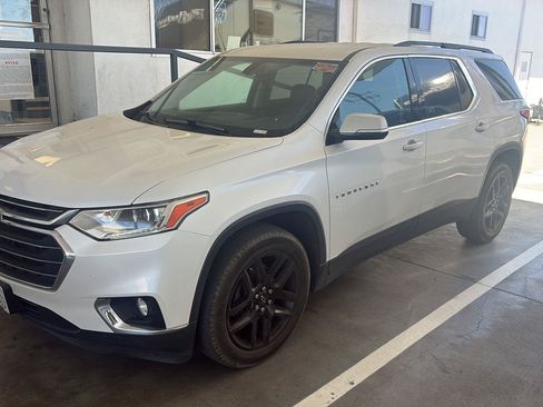 Used 2019 Chevrolet Traverse LT FWD image 2