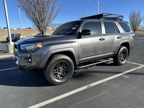 Used 2021 Toyota 4Runner Venture image 5