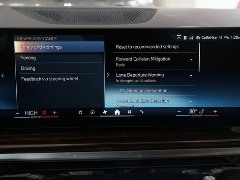 Used 2026 BMW X5 xDrive40i w/ Parking Assistance Package AWD/4WD image 18