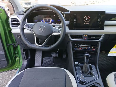 New 2026 Volkswagen Taos SE AWD/4WD image 13