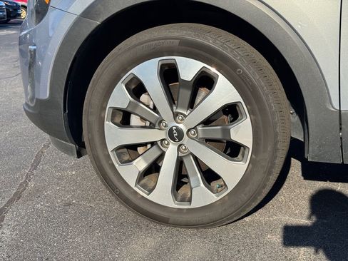 Used 2022 Kia Telluride EX w/ EX Premium Package image 8