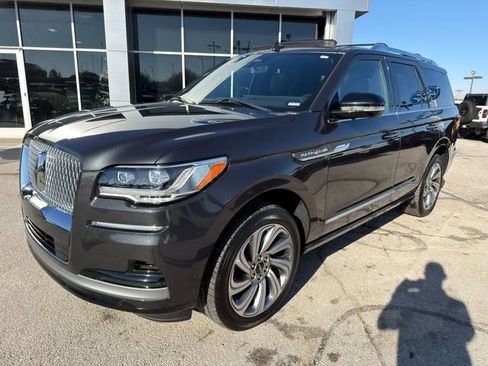 Used 2023 Lincoln Navigator Reserve image 3