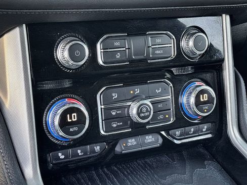 Used 2021 GMC Yukon Denali w/ Denali Premium Package image 14