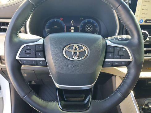 Used 2023 Toyota Highlander Limited image 32
