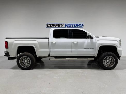 Used 2017 GMC Sierra 2500 Denali w/ Duramax Plus Package AWD/4WD image 7