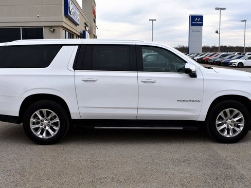 Used 2023 Chevrolet Suburban Premier image 2