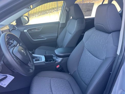 Used 2025 Toyota RAV4 XLE image 30