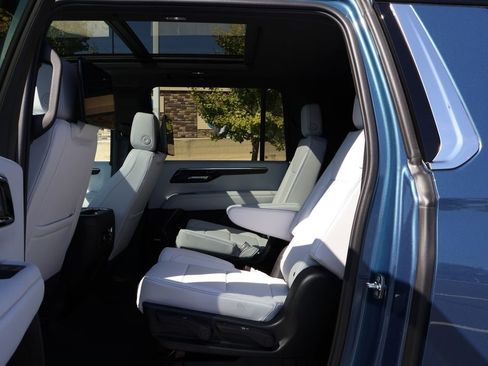 New 2025 Chevrolet Suburban Premier image 36