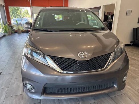 Used 2014 Toyota Sienna SE FWD image 7