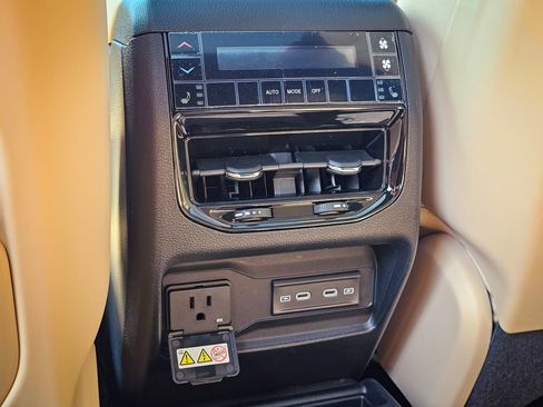 New 2026 Jeep Grand Cherokee L Limited AWD/4WD image 30