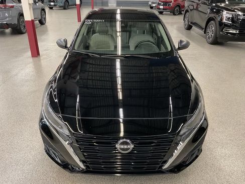 Used 2024 Nissan Altima 2.5 SV AWD/4WD image 2