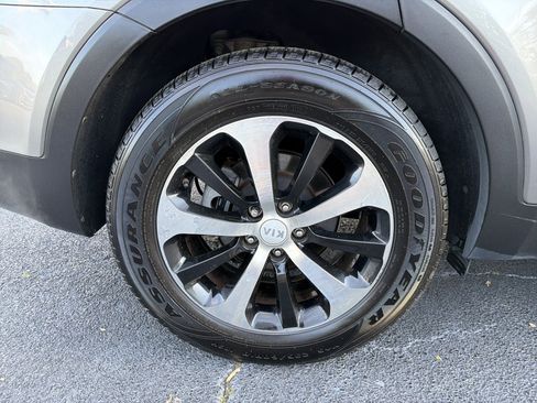 Used 2018 Kia Sorento EX FWD image 17