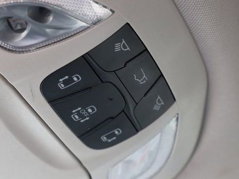 Used 2024 Chrysler Pacifica Limited FWD image 42