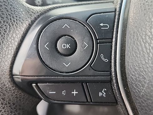 Used 2018 Toyota Camry L image 9