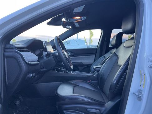 Used 2023 Jeep Compass Latitude image 9