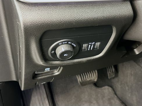 Used 2023 Jeep Grand Cherokee Limited w/ Trailer Tow Prep Group (B) image 17