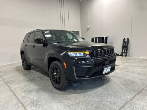 New 2026 Jeep Grand Cherokee Altitude AWD/4WD image 4