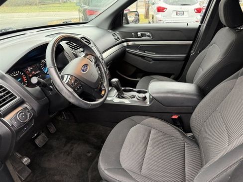 Used 2018 Ford Explorer XLT image 16
