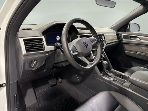 Used 2023 Volkswagen Atlas Cross Sport SE w/ Panoramic Sunroof Package FWD image 10