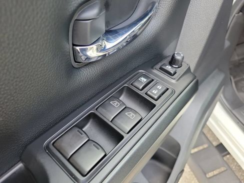 Used 2023 Nissan Titan PRO-4X w/ Pro-4x Convenience Package AWD/4WD image 20