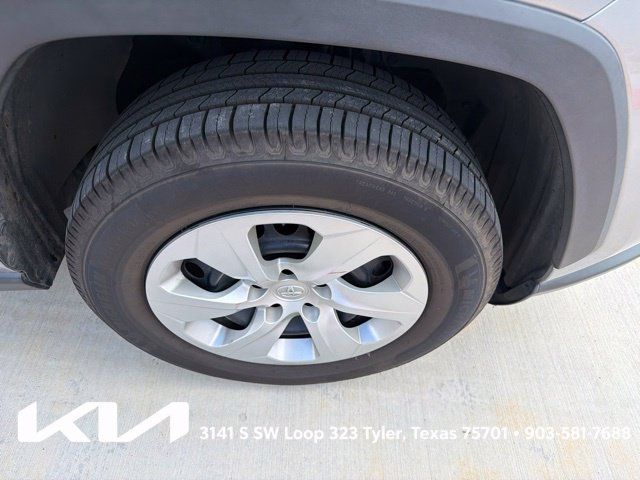 Used 2019 Toyota RAV4 LE FWD image 12