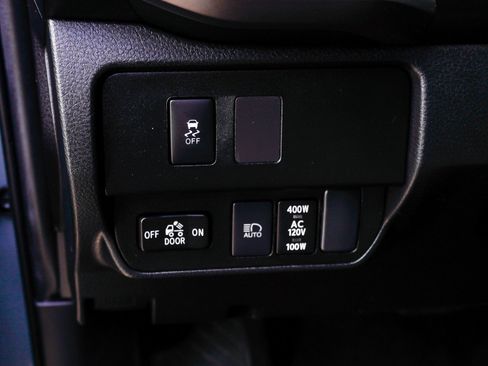 Certified 2022 Toyota Tacoma TRD Off-Road AWD/4WD image 18