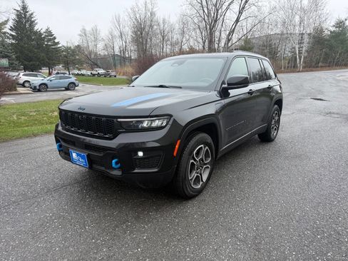 Used 2023 Jeep Grand Cherokee Trailhawk w/ Luxury Tech Group III image 2