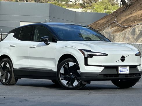 New 2026 Volvo EX30 Plus RWD image 2