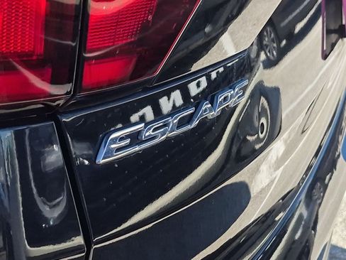 Used 2019 Ford Escape Titanium AWD/4WD image 12