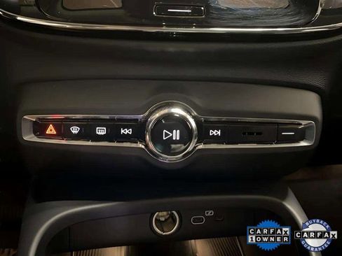 Used 2025 Volvo XC40 B5 Plus image 55